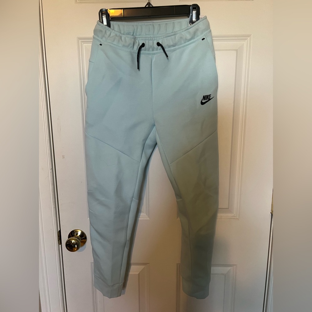 NWT Nike Tech Fleece Joggers Large
